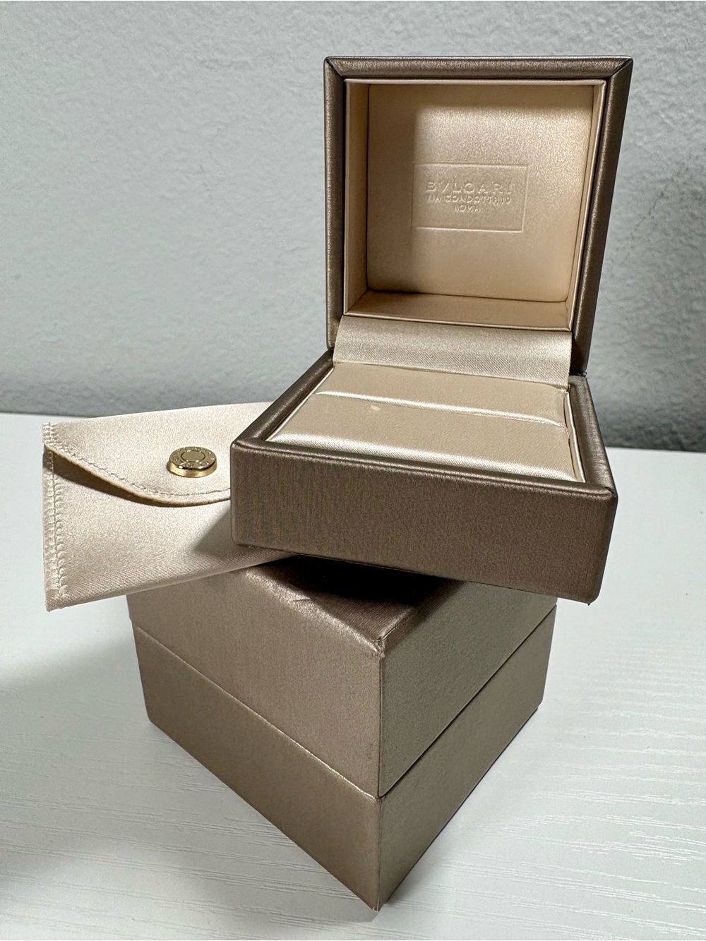 Bvlgari *Empty* Ring Box w/pouch and case included